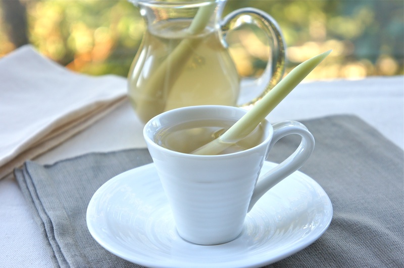 Trong mùa đông, trà sả có công dụng chữa cảm lạnh và ho